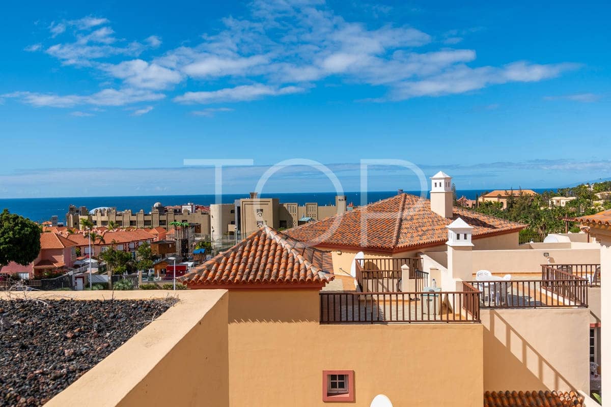 2 soveværelse Penthouse til salg i Playa del Duque med swimmingpool garage - € 860.000 (Ref: 8895950)