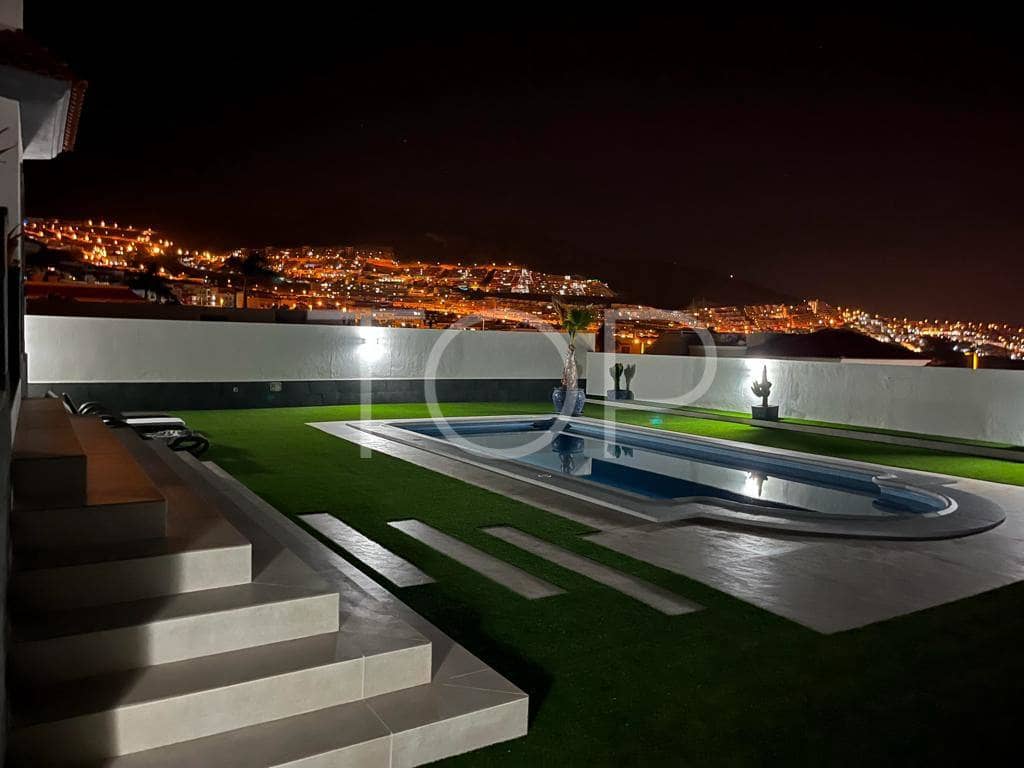 5 chambre Villa/Maison à vendre à Adeje avec piscine garage - 1 880 000 € (Ref: 8920879)