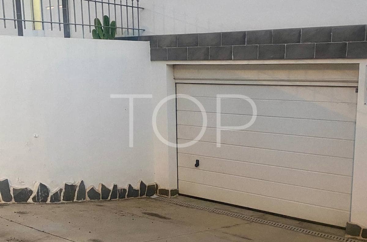 5 chambre Villa/Maison à vendre à Adeje avec piscine garage - 1 880 000 € (Ref: 8920879)