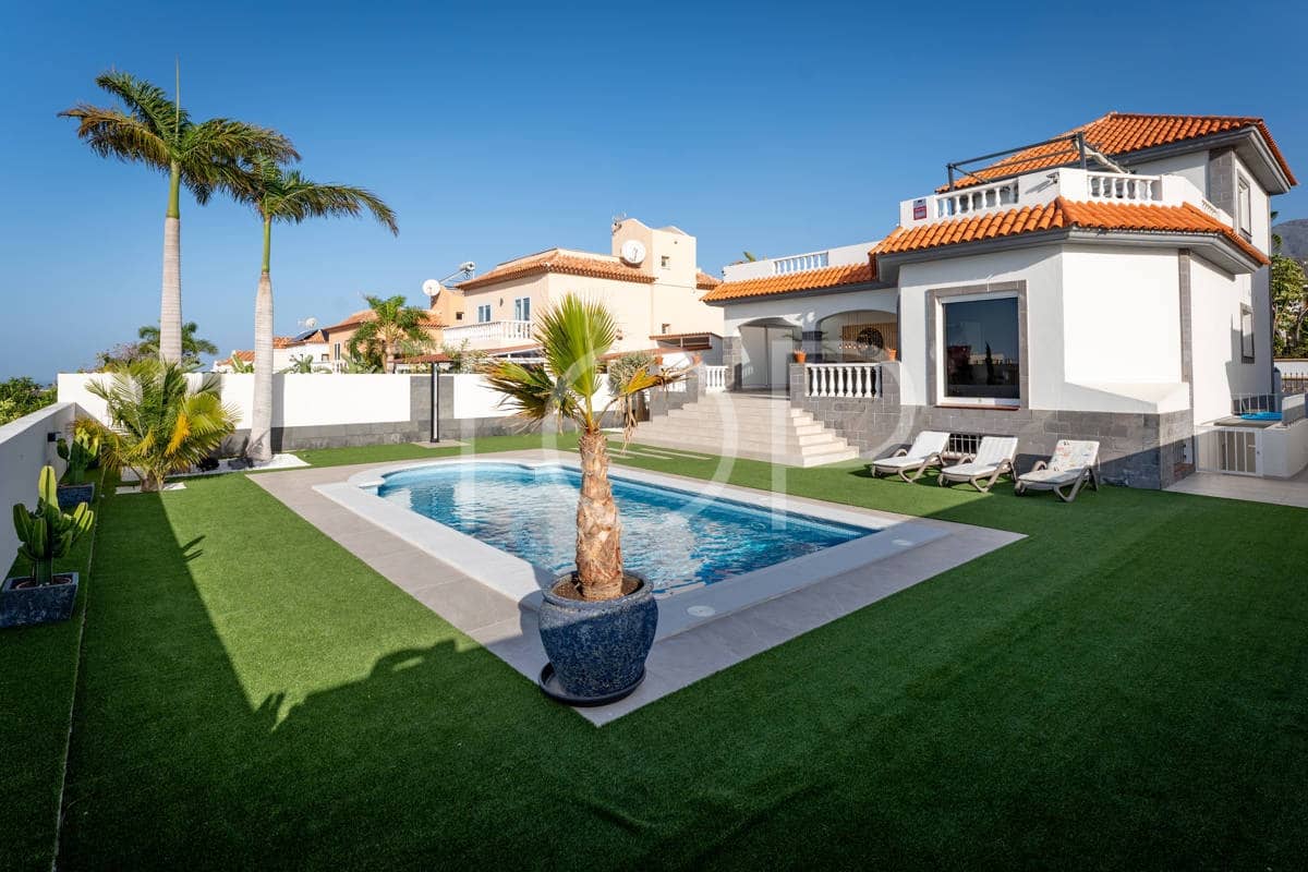 5 chambre Villa/Maison à vendre à Adeje avec piscine garage - 1 880 000 € (Ref: 8920879)