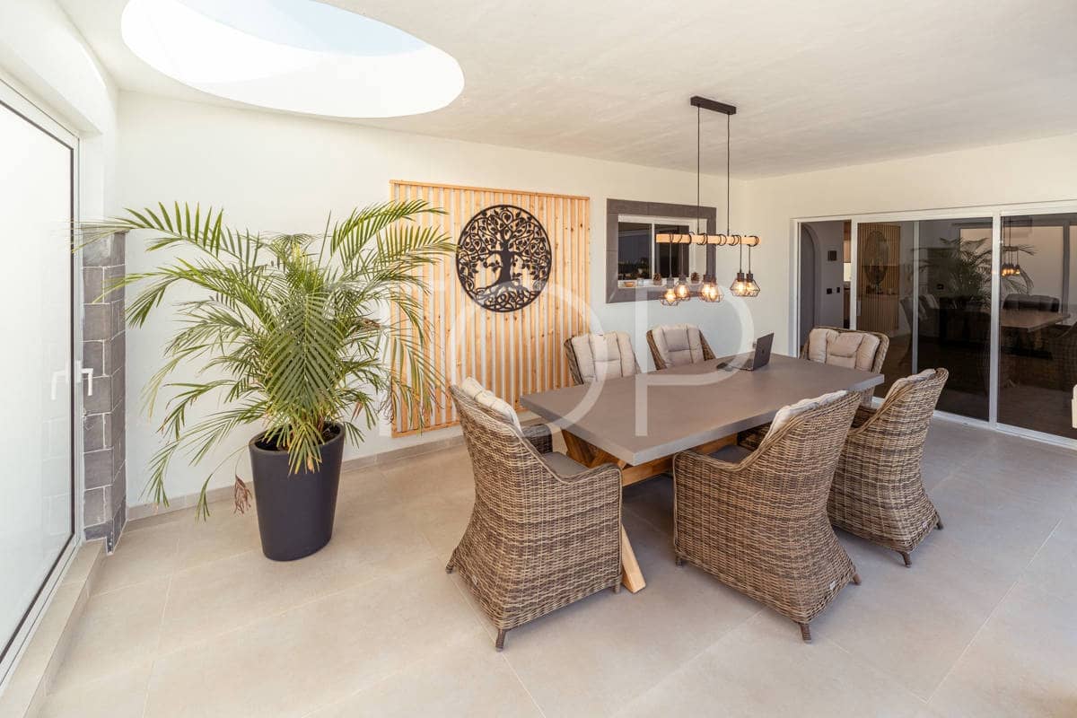 5 chambre Villa/Maison à vendre à Adeje avec piscine garage - 1 880 000 € (Ref: 8920879)