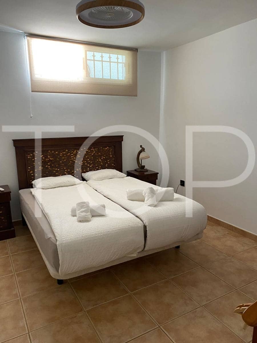 5 chambre Villa/Maison à vendre à Adeje avec piscine garage - 1 880 000 € (Ref: 8920879)