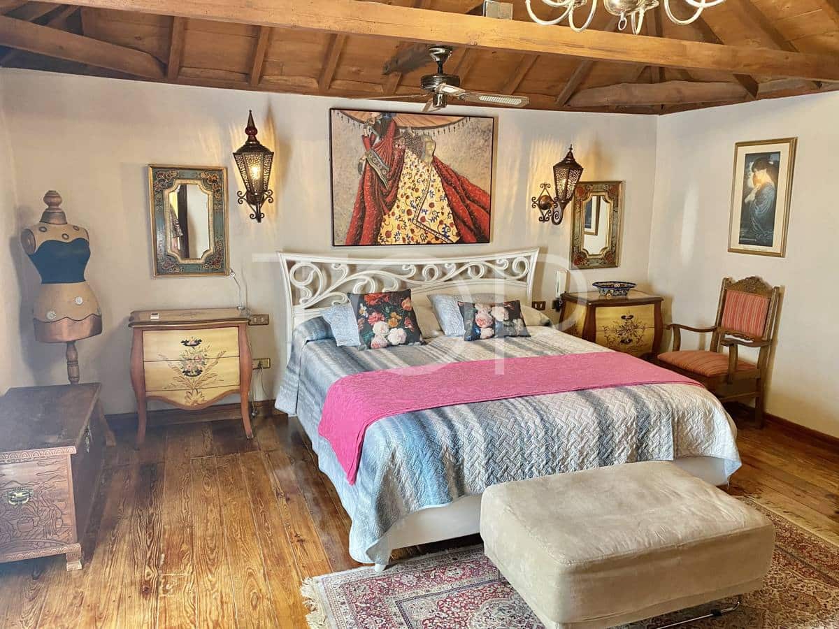 5 soveværelse Byhus til salg i Charco del Pino med swimmingpool - € 880.000 (Ref: 8931730)