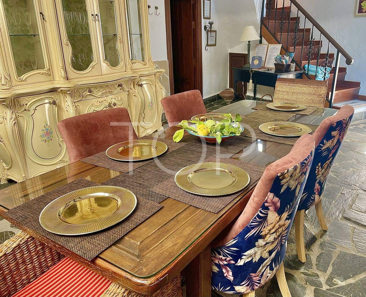 5 soveværelse Byhus til salg i Charco del Pino med swimmingpool - € 880.000 (Ref: 8931730)