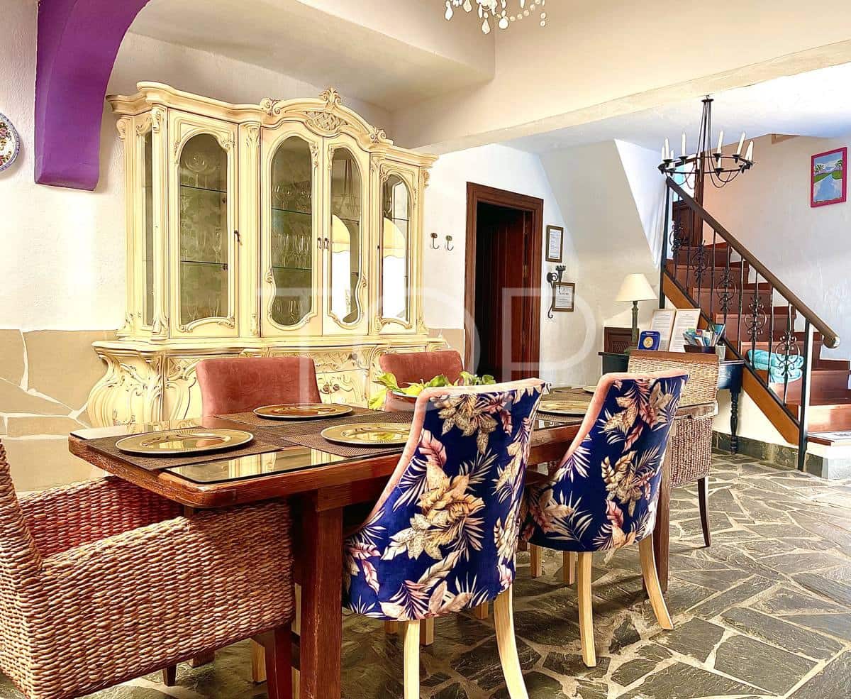 5 soveværelse Byhus til salg i Charco del Pino med swimmingpool - € 880.000 (Ref: 8931730)