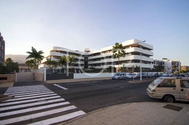 2 makuuhuone Kattohuoneisto myytävänä paikassa El Medano, Granadilla de Abona mukana uima-altaan 
autotalli - 451 000 € (Ref: 8931731)