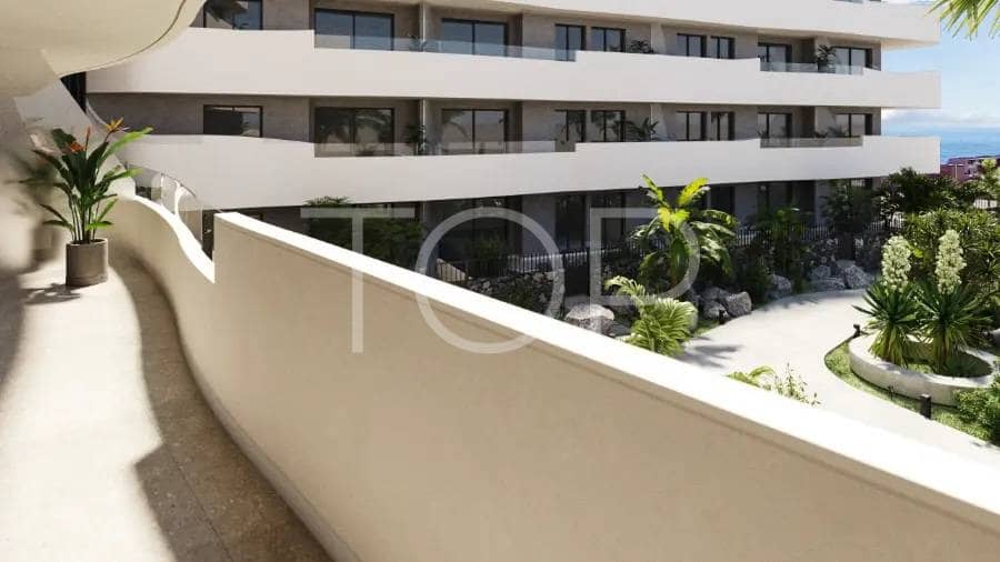 2 slaapkamer Flat te koop in El Medano met zwembad garage - € 385.000 (Ref: 8931732)