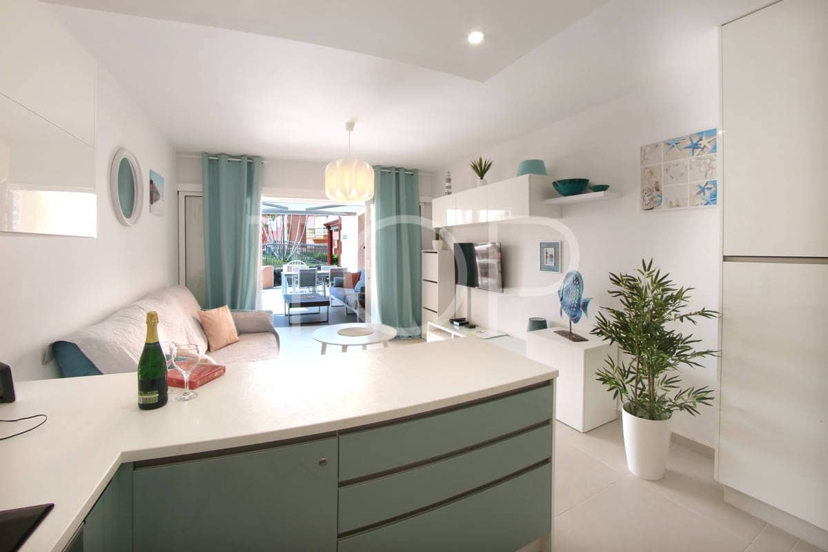 2 soveværelse Lejlighed til salg i Playa del Duque med swimmingpool garage - € 590.000 (Ref: 8938317)