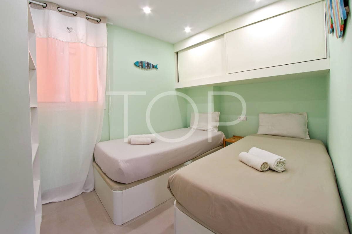 2 soveværelse Lejlighed til salg i Playa del Duque med swimmingpool garage - € 590.000 (Ref: 8938317)