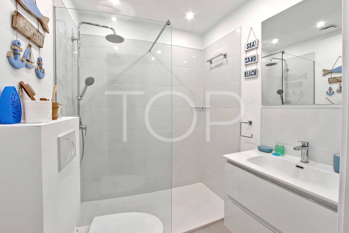 2 soveværelse Lejlighed til salg i Playa del Duque med swimmingpool garage - € 590.000 (Ref: 8938317)