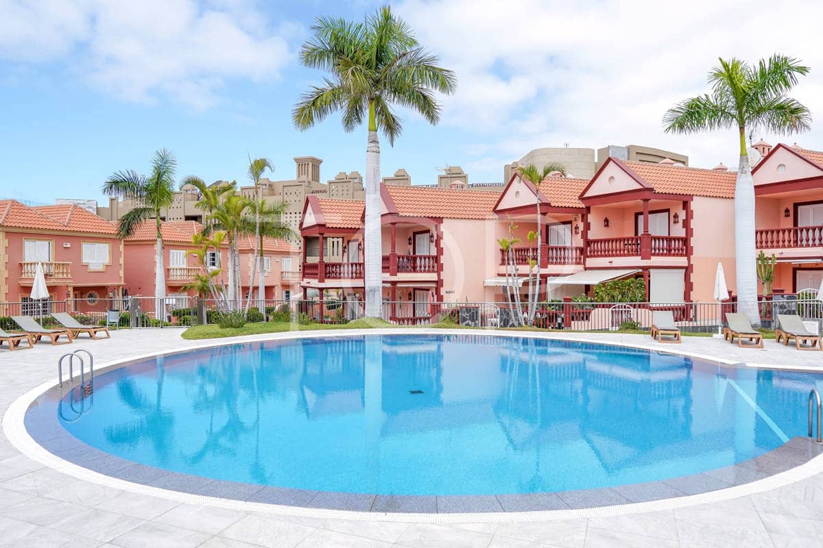 2 soveværelse Lejlighed til salg i Playa del Duque med swimmingpool garage - € 590.000 (Ref: 8938317)