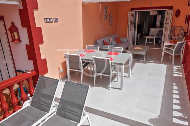 2 slaapkamer Flat te koop in Playa del Duque, Adeje met zwembad garage - € 590.000 (Ref: 8938317)