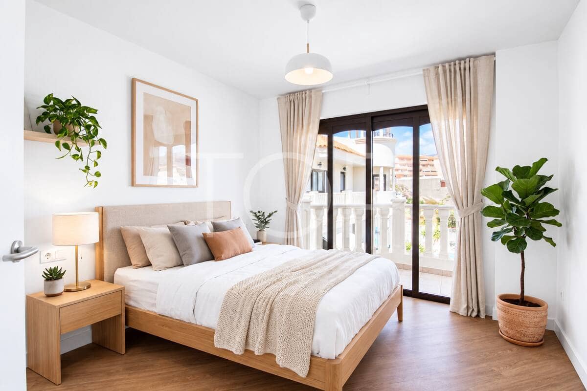 2 bedroom Flat for sale in Los Cristianos with pool garage - € 674,080 (Ref: 8952385)