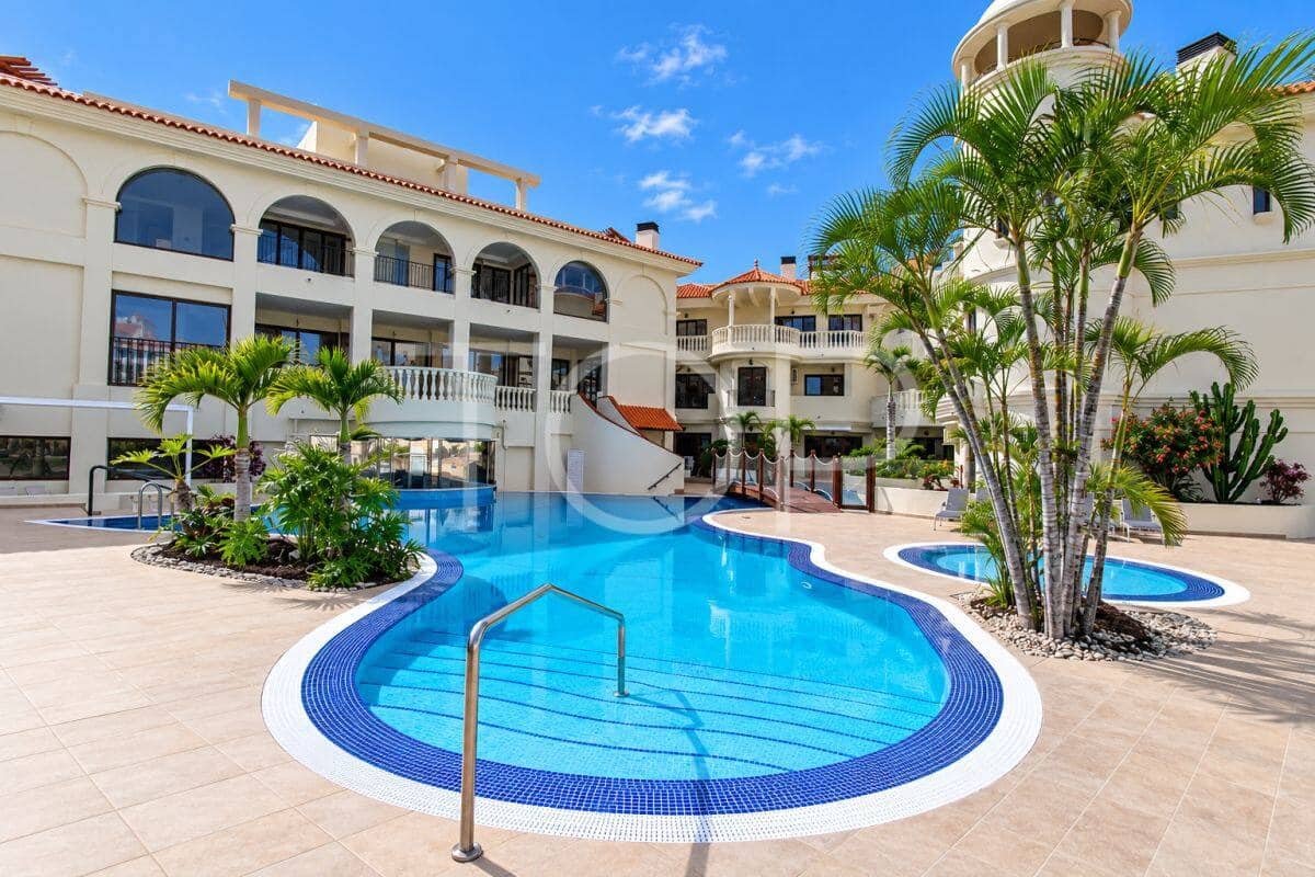 2 bedroom Flat for sale in Los Cristianos with pool garage - € 674,080 (Ref: 8952385)