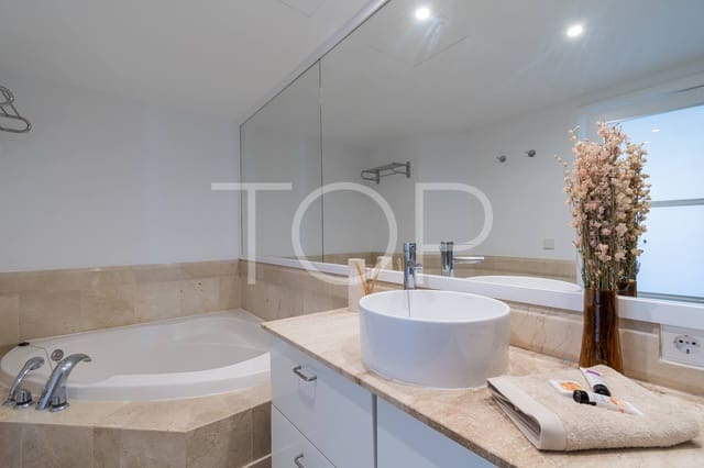 2 slaapkamer Penthouse te koop in Los Cristianos, Arona met garage - € 691.130 (Ref: 8953908)