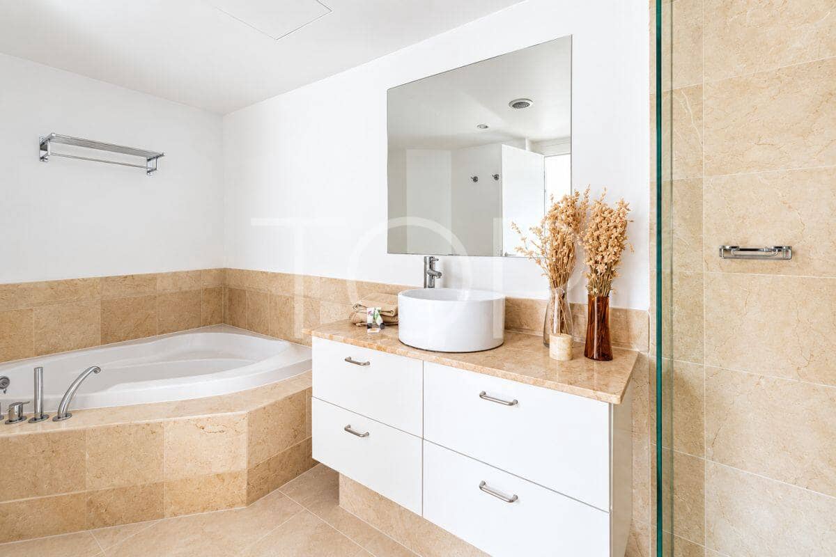 2 bedroom Penthouse for sale in Los Cristianos with garage - € 691,130 (Ref: 8953908)