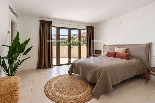 Ático de 2 habitaciones en Los Cristianos, Arona en venta con garaje - 691.130 € (Ref: 8953908)