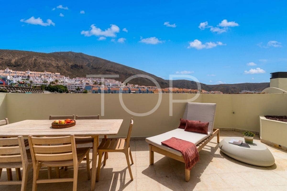 2 bedroom Penthouse for sale in Los Cristianos with garage - € 691,130 (Ref: 8953908)