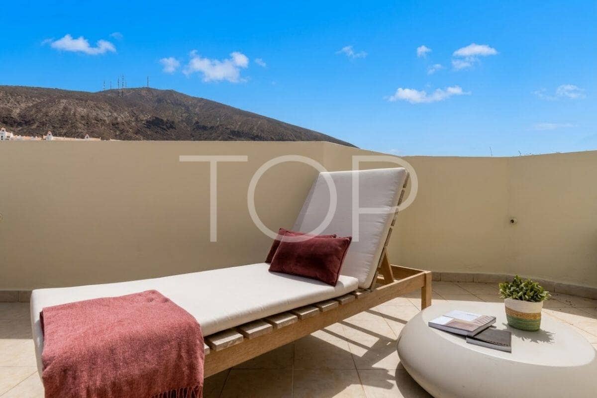 2 bedroom Penthouse for sale in Los Cristianos with garage - € 691,130 (Ref: 8953908)