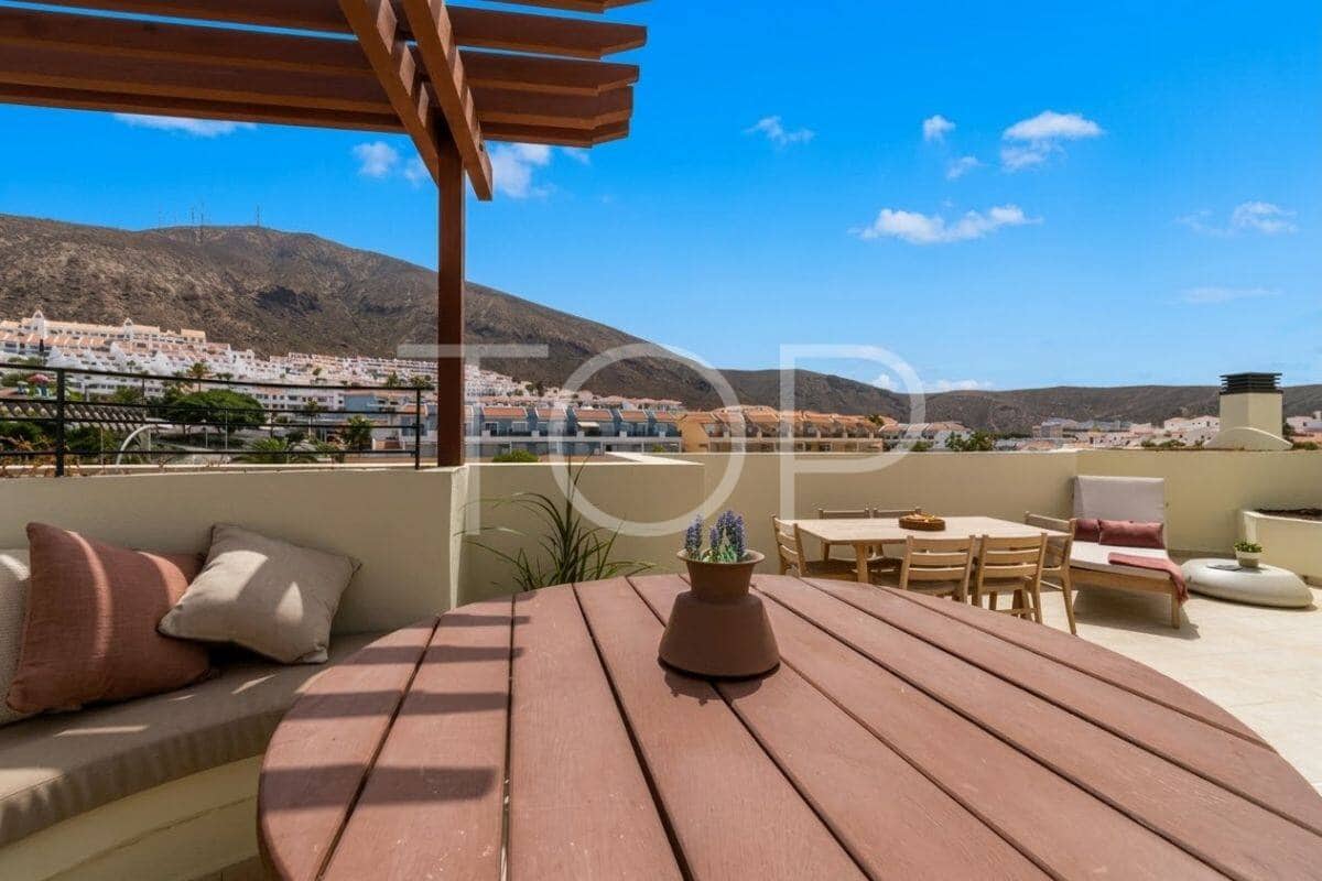 2 bedroom Penthouse for sale in Los Cristianos with garage - € 691,130 (Ref: 8953908)