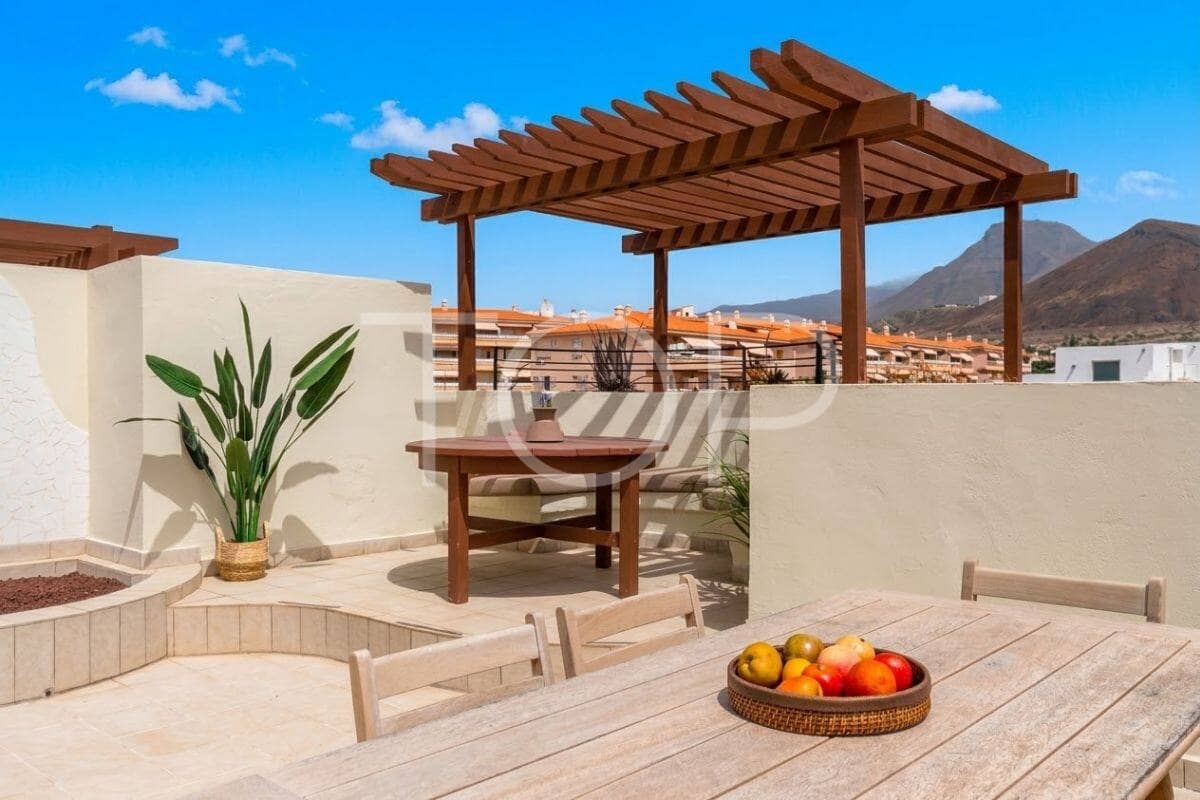 2 bedroom Penthouse for sale in Los Cristianos with garage - € 691,130 (Ref: 8953908)