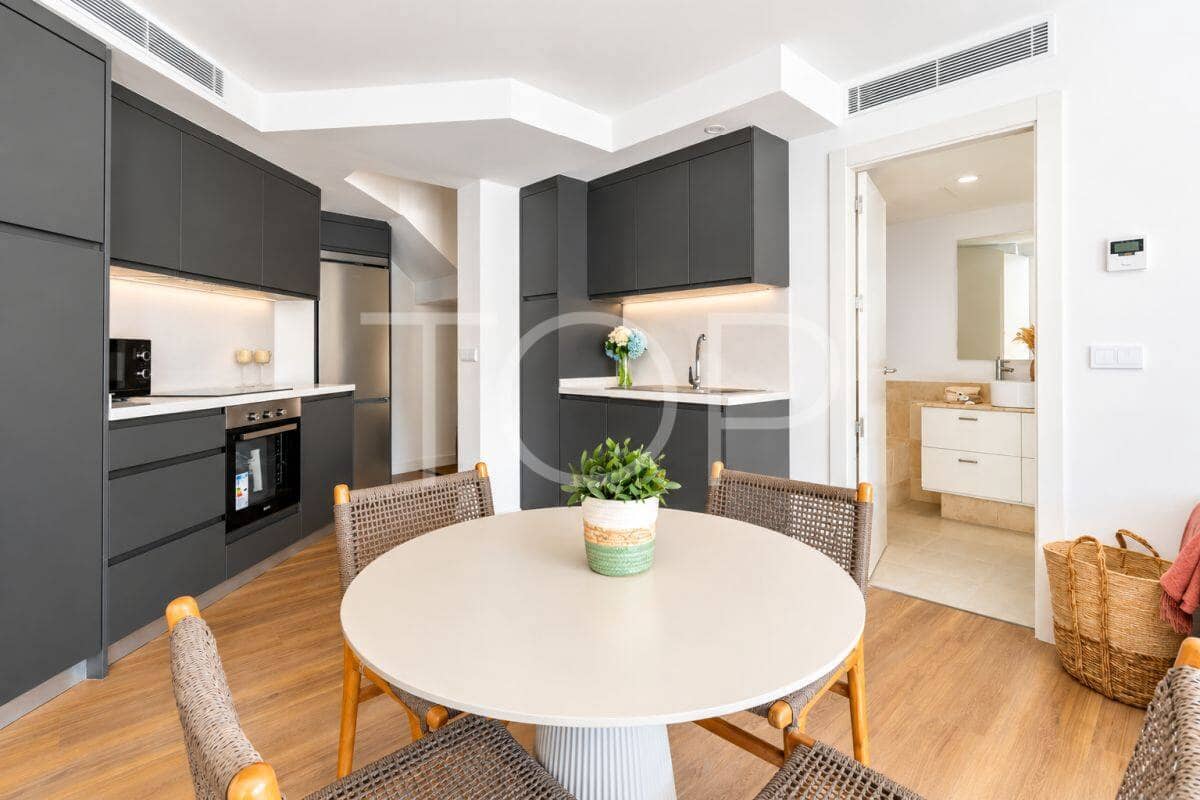 2 bedroom Penthouse for sale in Los Cristianos with garage - € 691,130 (Ref: 8953908)