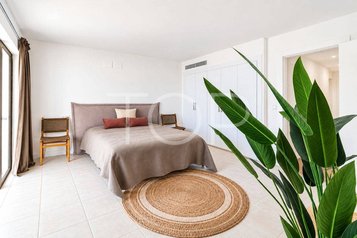 2 bedroom Penthouse for sale in Los Cristianos with garage - € 691,130 (Ref: 8953908)