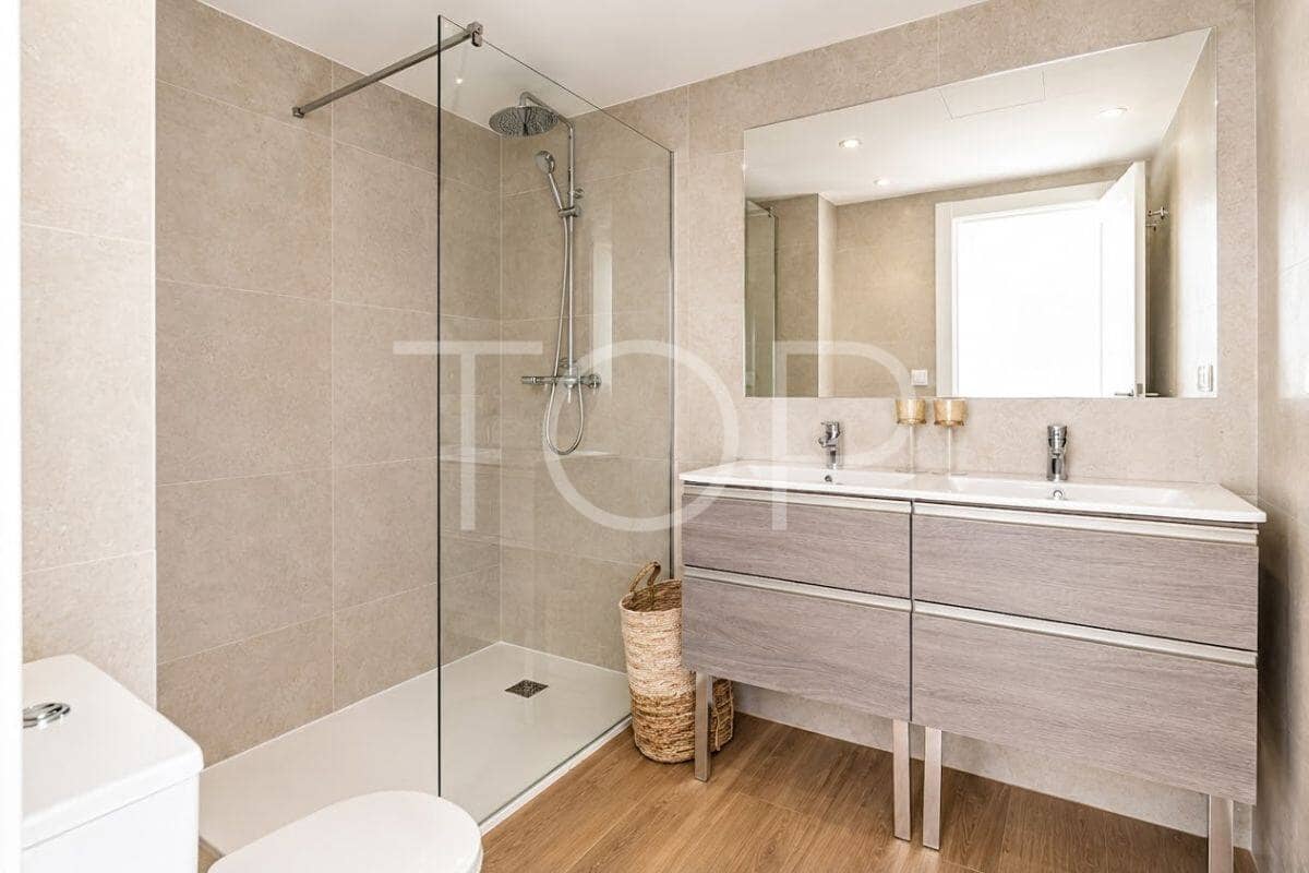 2 bedroom Penthouse for sale in Los Cristianos with garage - € 691,130 (Ref: 8953908)
