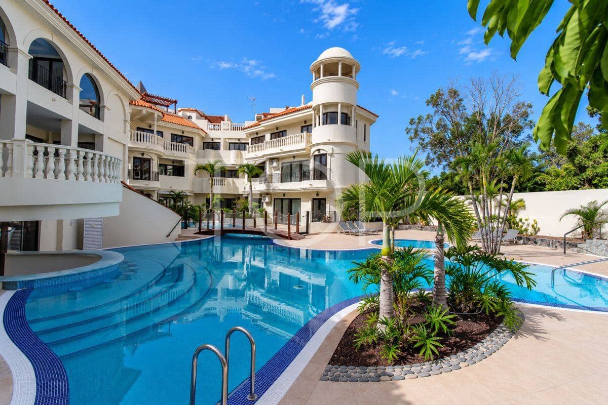 2 bedroom Penthouse for sale in Los Cristianos with garage - € 691,130 (Ref: 8953908)