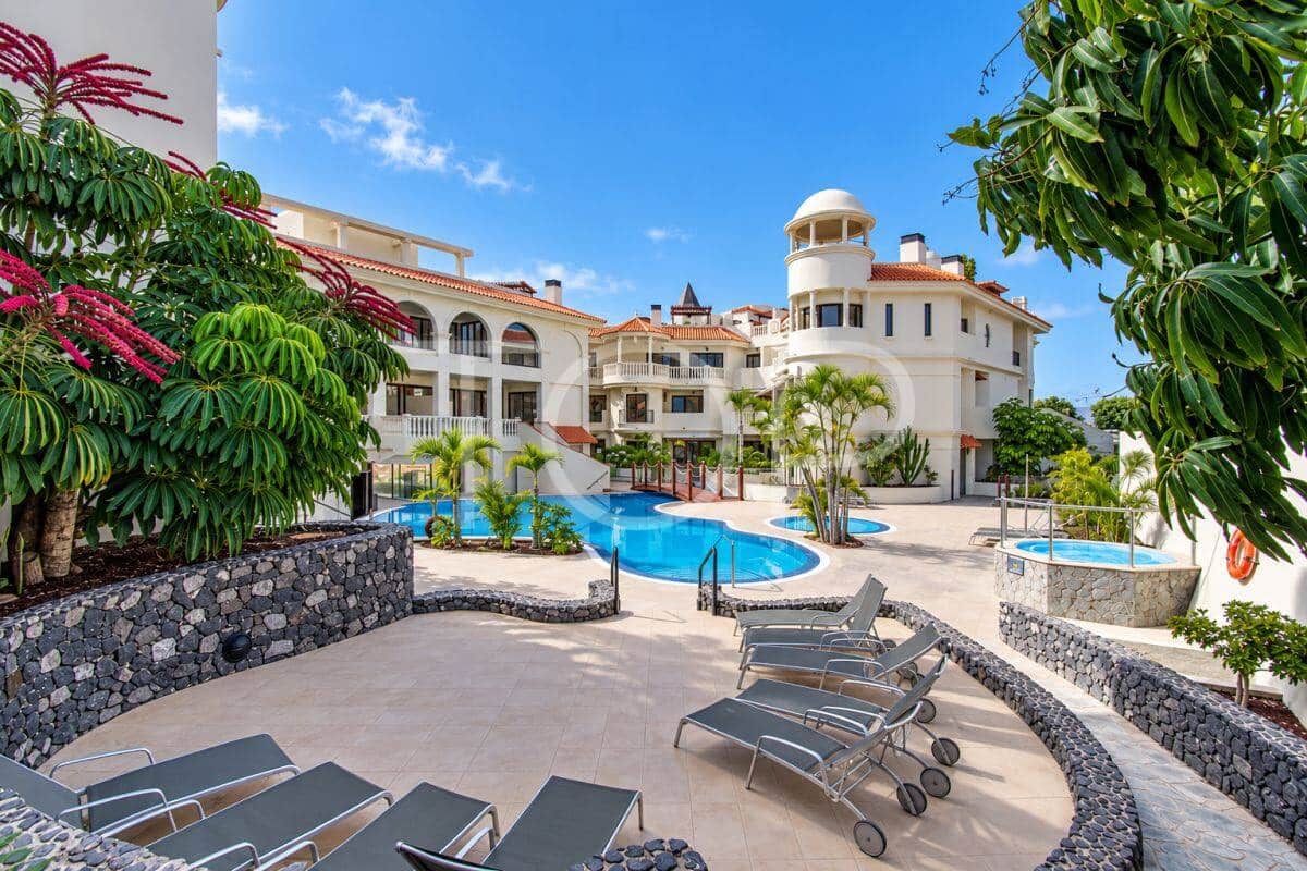 2 bedroom Penthouse for sale in Los Cristianos with garage - € 691,130 (Ref: 8953908)