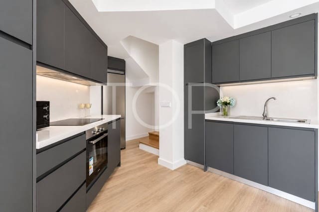 Ático de 2 habitaciones en Los Cristianos, Arona en venta con garaje - 691.130 € (Ref: 8953908)