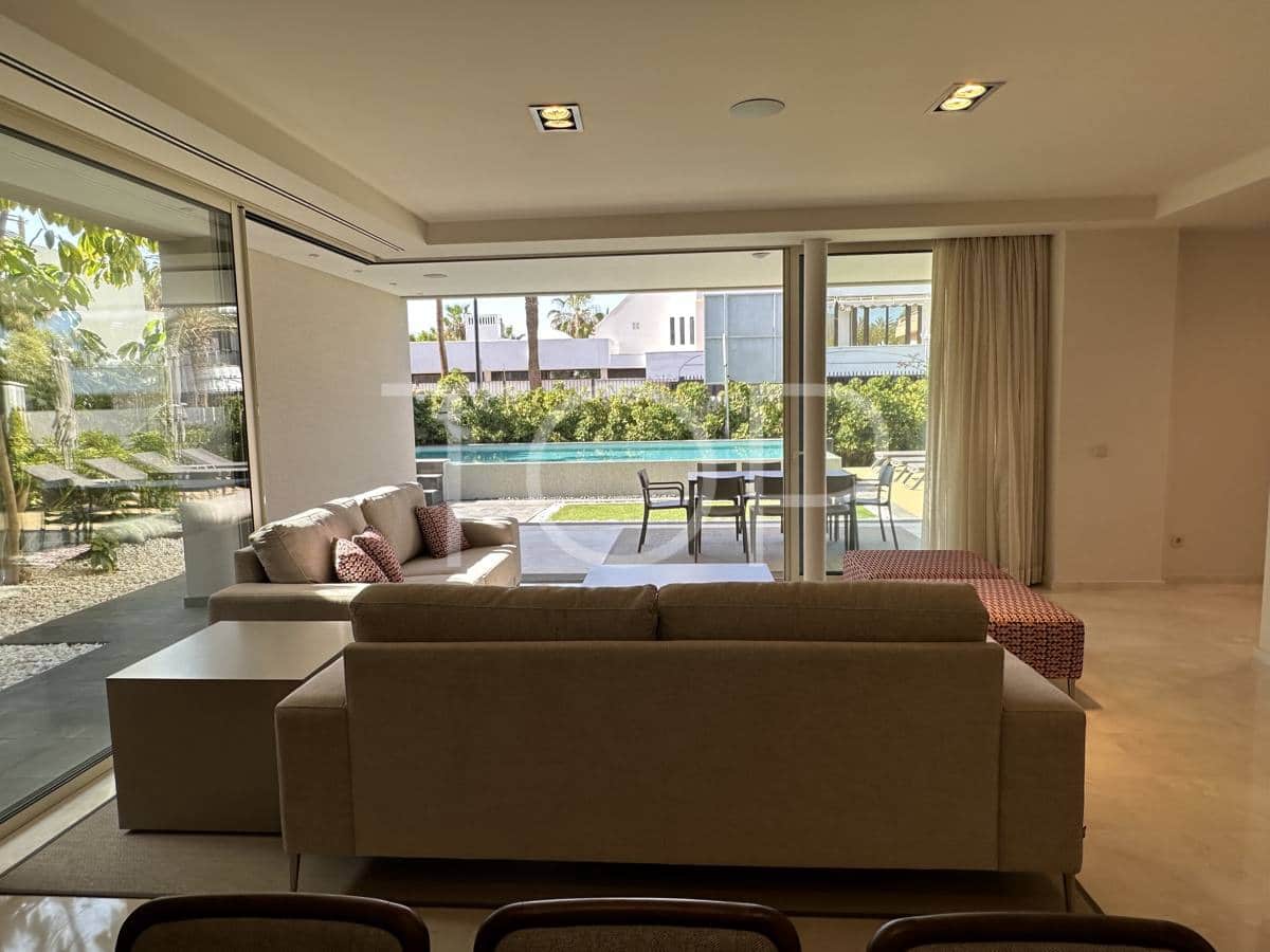 4 soveværelse Villa til salg i Playa de las Americas med swimmingpool garage - € 3.250.000 (Ref: 8953909)