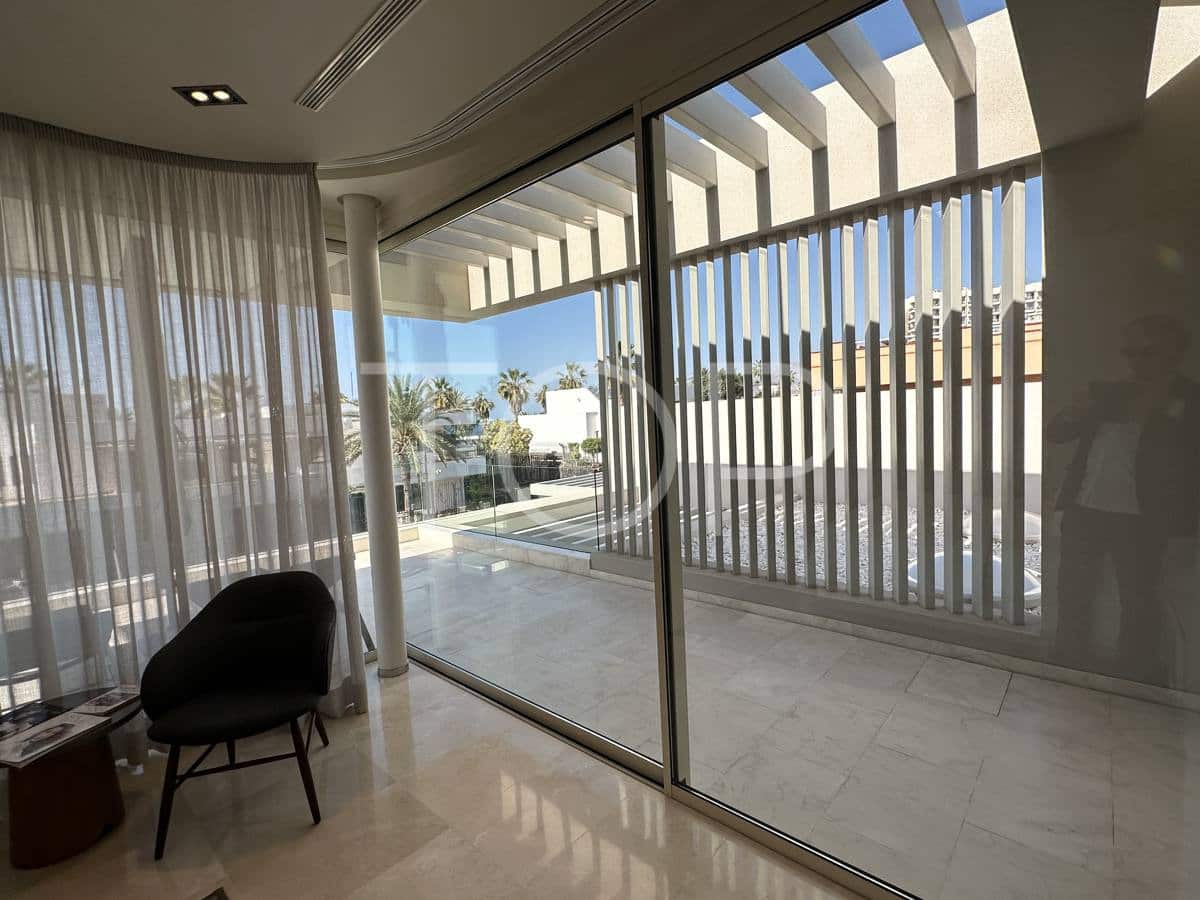 4 soveværelse Villa til salg i Playa de las Americas med swimmingpool garage - € 3.250.000 (Ref: 8953909)