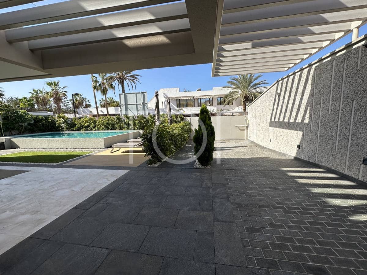 4 soveværelse Villa til salg i Playa de las Americas med swimmingpool garage - € 3.250.000 (Ref: 8953909)