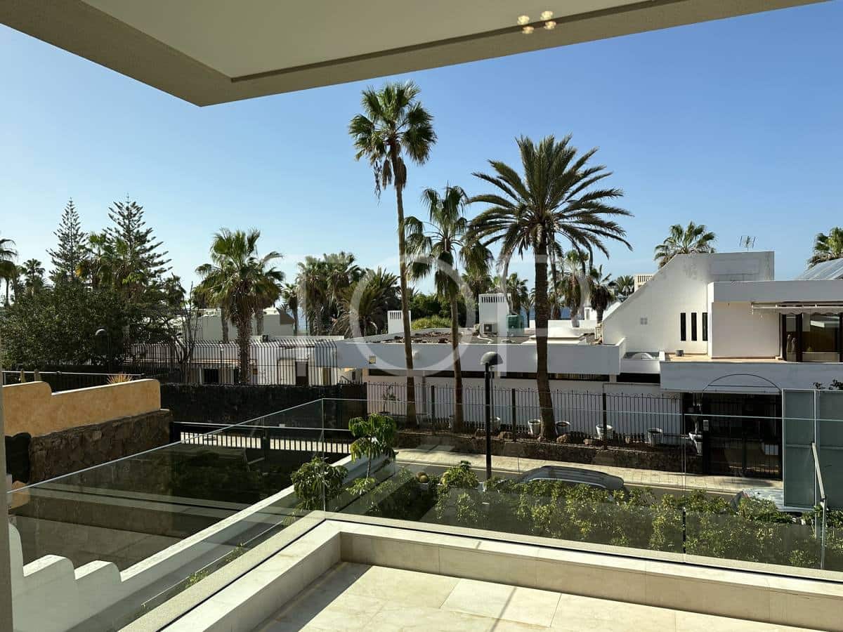 4 soveværelse Villa til salg i Playa de las Americas med swimmingpool garage - € 3.250.000 (Ref: 8953909)