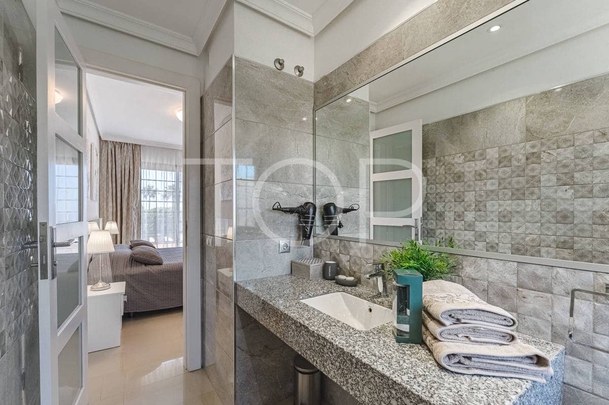 3 soveværelse Rækkehus til salg i La Caleta Adeje med swimmingpool garage - € 1.195.000 (Ref: 8987819)