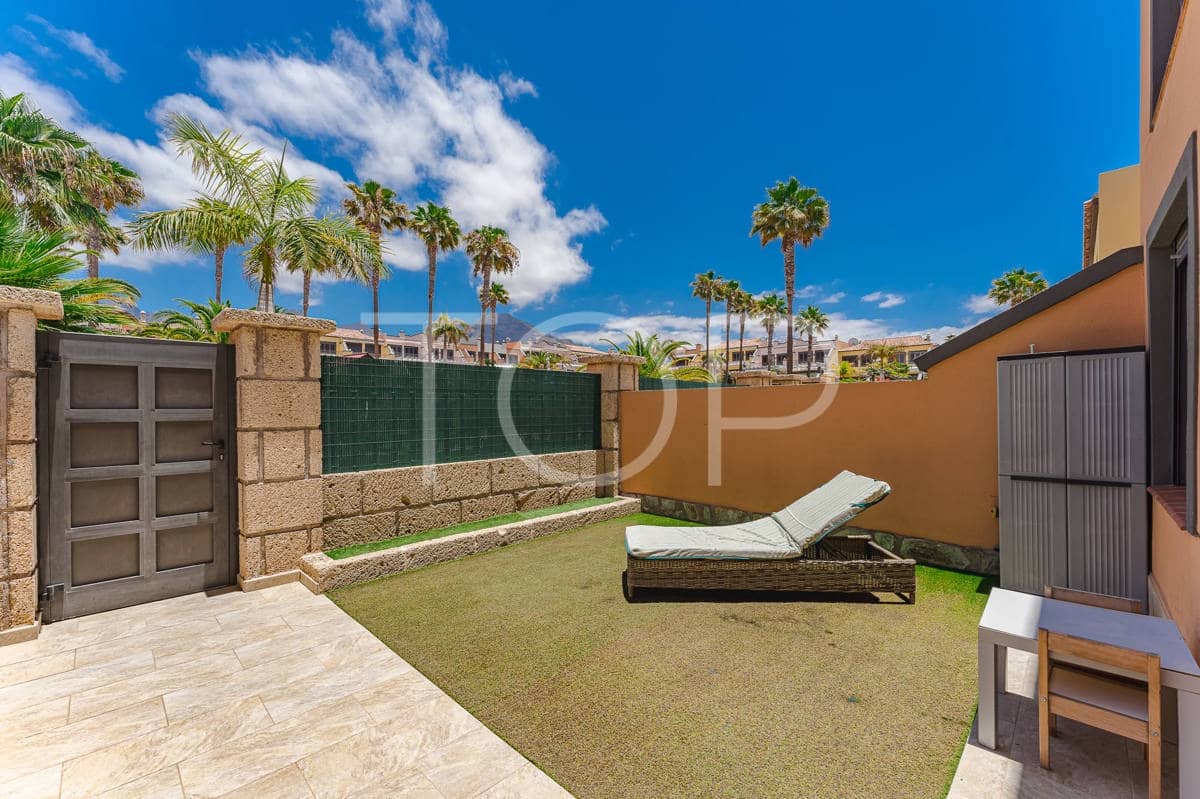 3 soveværelse Rækkehus til salg i La Caleta Adeje med swimmingpool garage - € 1.195.000 (Ref: 8987819)