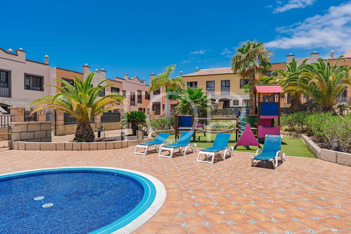 3 soveværelse Rækkehus til salg i La Caleta Adeje med swimmingpool garage - € 1.195.000 (Ref: 8987819)