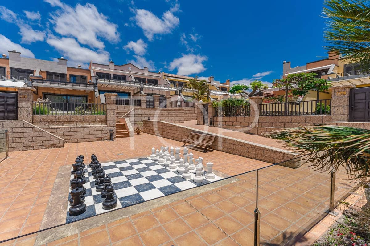 3 soveværelse Rækkehus til salg i La Caleta Adeje med swimmingpool garage - € 1.195.000 (Ref: 8987819)