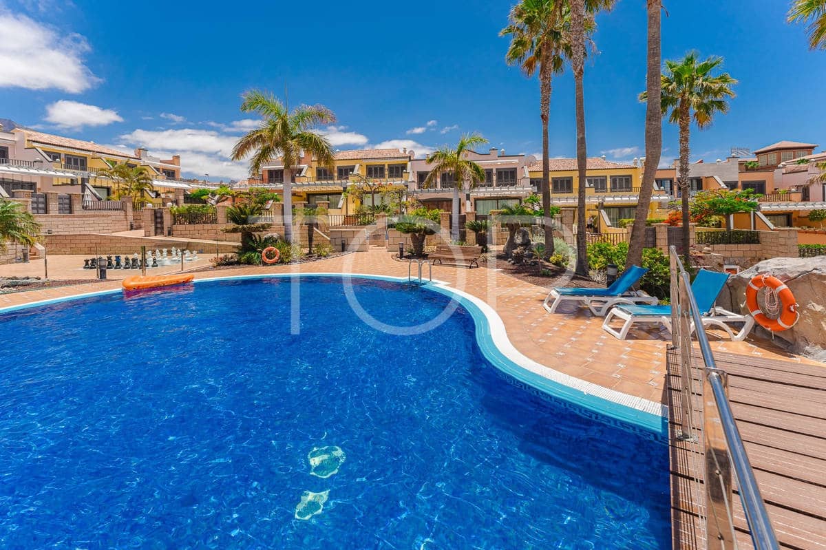 3 soveværelse Rækkehus til salg i La Caleta Adeje med swimmingpool garage - € 1.195.000 (Ref: 8987819)