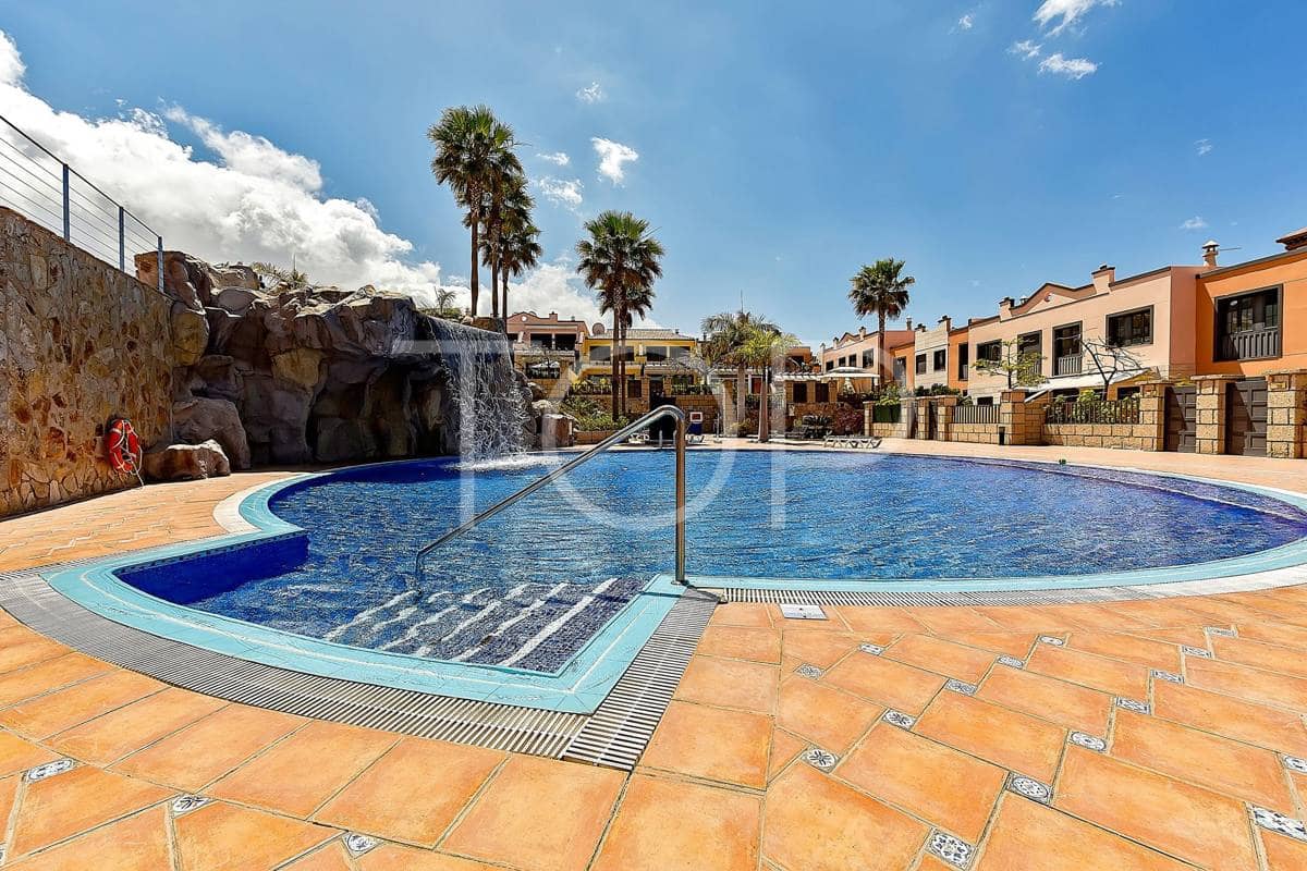 3 soveværelse Rækkehus til salg i La Caleta Adeje med swimmingpool garage - € 1.195.000 (Ref: 8987819)