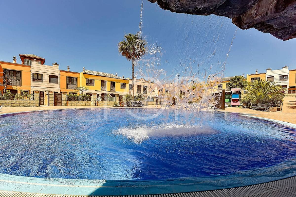 3 soveværelse Rækkehus til salg i La Caleta Adeje med swimmingpool garage - € 1.195.000 (Ref: 8987819)