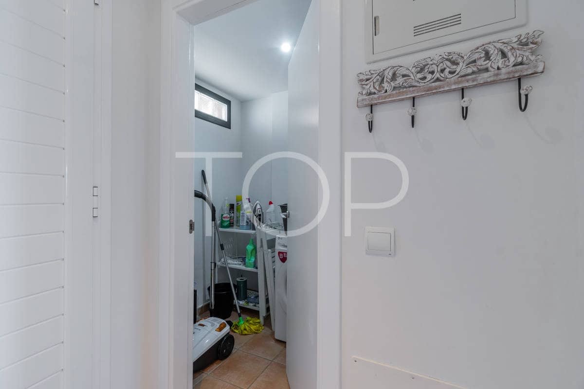 2 bedroom Flat for sale in Adeje with pool garage - € 375,000 (Ref: 8998029)