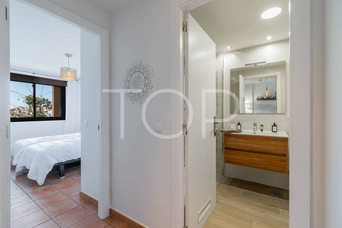 2 bedroom Flat for sale in Adeje with pool garage - € 375,000 (Ref: 8998029)