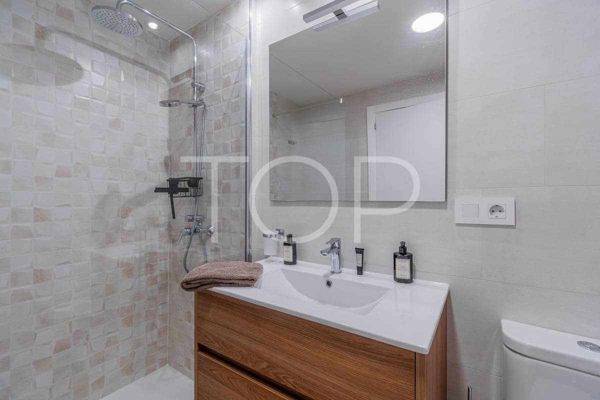 2 bedroom Flat for sale in Adeje with pool garage - € 375,000 (Ref: 8998029)