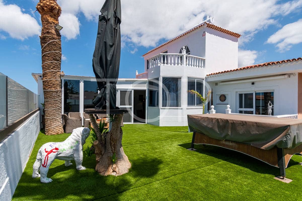 3 slaapkamer Villa te koop in Costa del Silencio met zwembad garage - € 998.000 (Ref: 9124365)