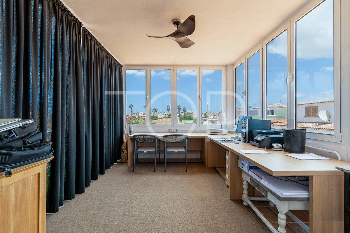 3 slaapkamer Villa te koop in Costa del Silencio met zwembad garage - € 998.000 (Ref: 9124365)