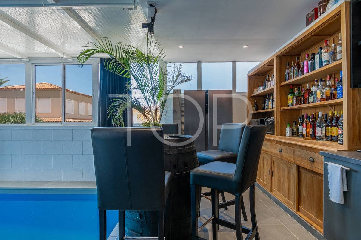 3 slaapkamer Villa te koop in Costa del Silencio met zwembad garage - € 998.000 (Ref: 9124365)