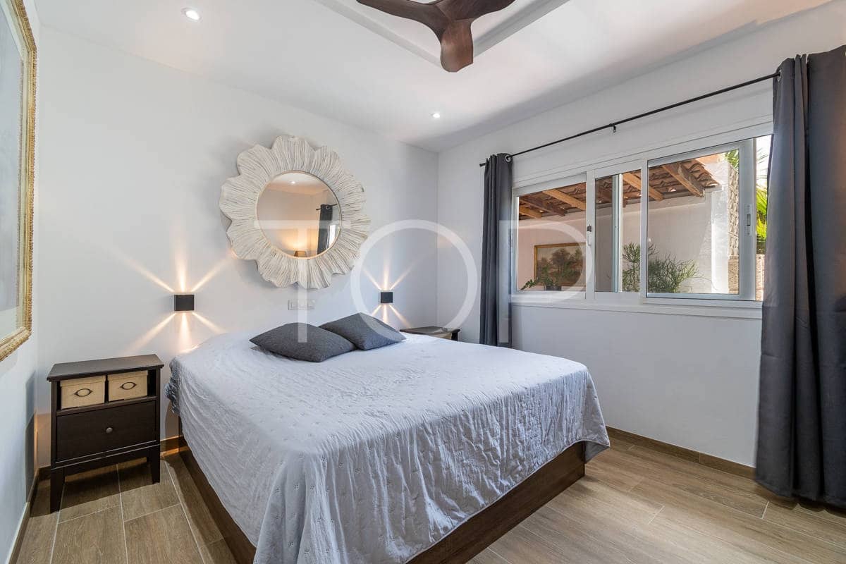 3 slaapkamer Villa te koop in Costa del Silencio met zwembad garage - € 998.000 (Ref: 9124365)