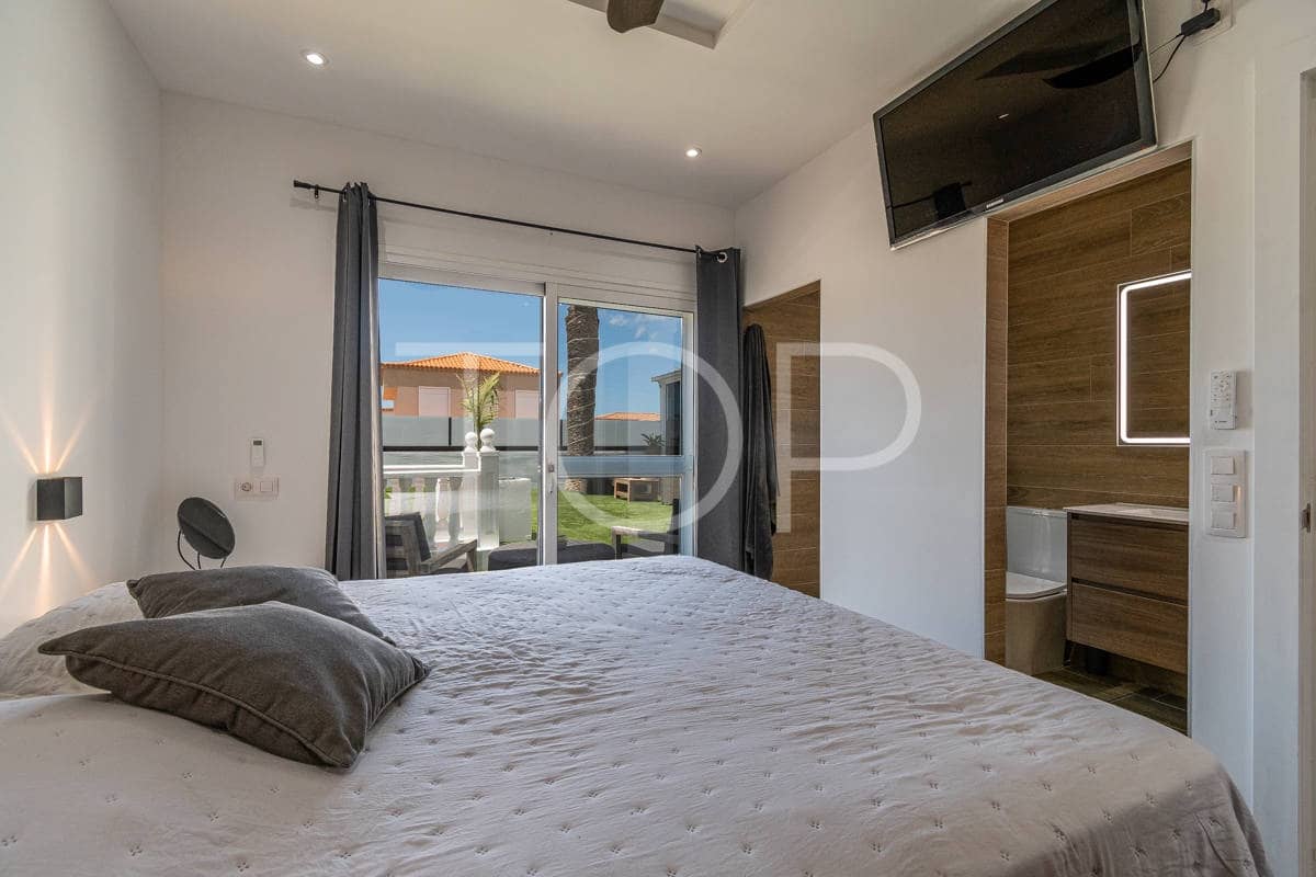 3 slaapkamer Villa te koop in Costa del Silencio met zwembad garage - € 998.000 (Ref: 9124365)